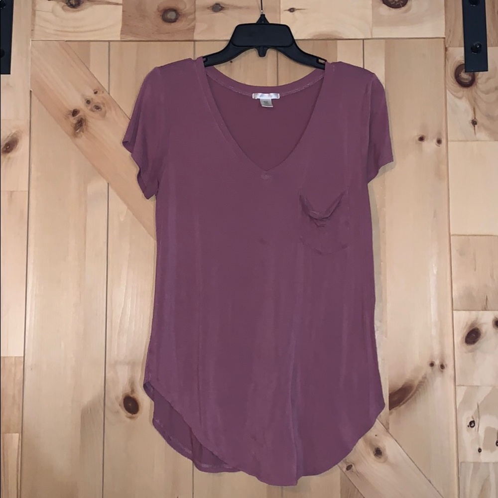 V-neck tee